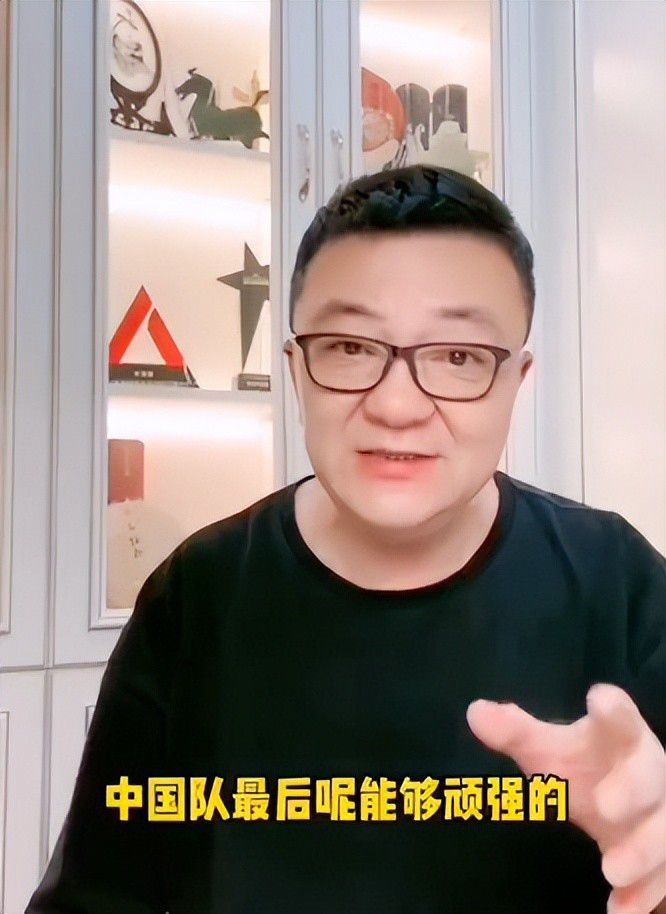 罗马诺：除非收到大合同的邀请 否则弗拉霍维奇不会离开尤文罗马诺在其专栏中谈到了尤文图斯的转会情况， 涉及弗拉霍维奇以及俱乐部的潜在引援目标。